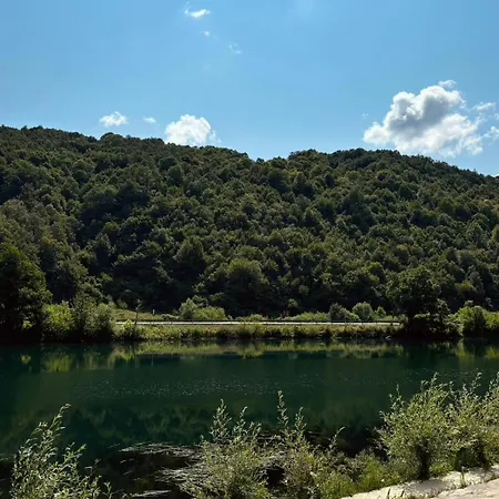 Riverside Chalet Una Holiday home *